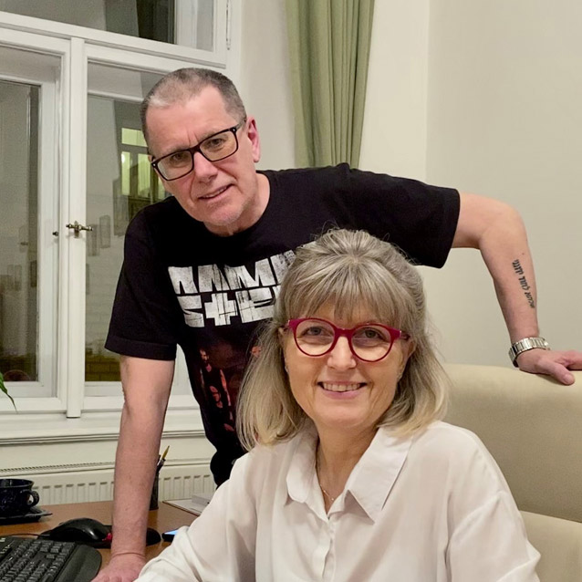 Marie a Tibor Abelovi při práci pro nadační fond